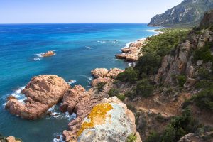 Vacanze in Sardegna low cost risparmiare sul traghetto e su tutto il resto